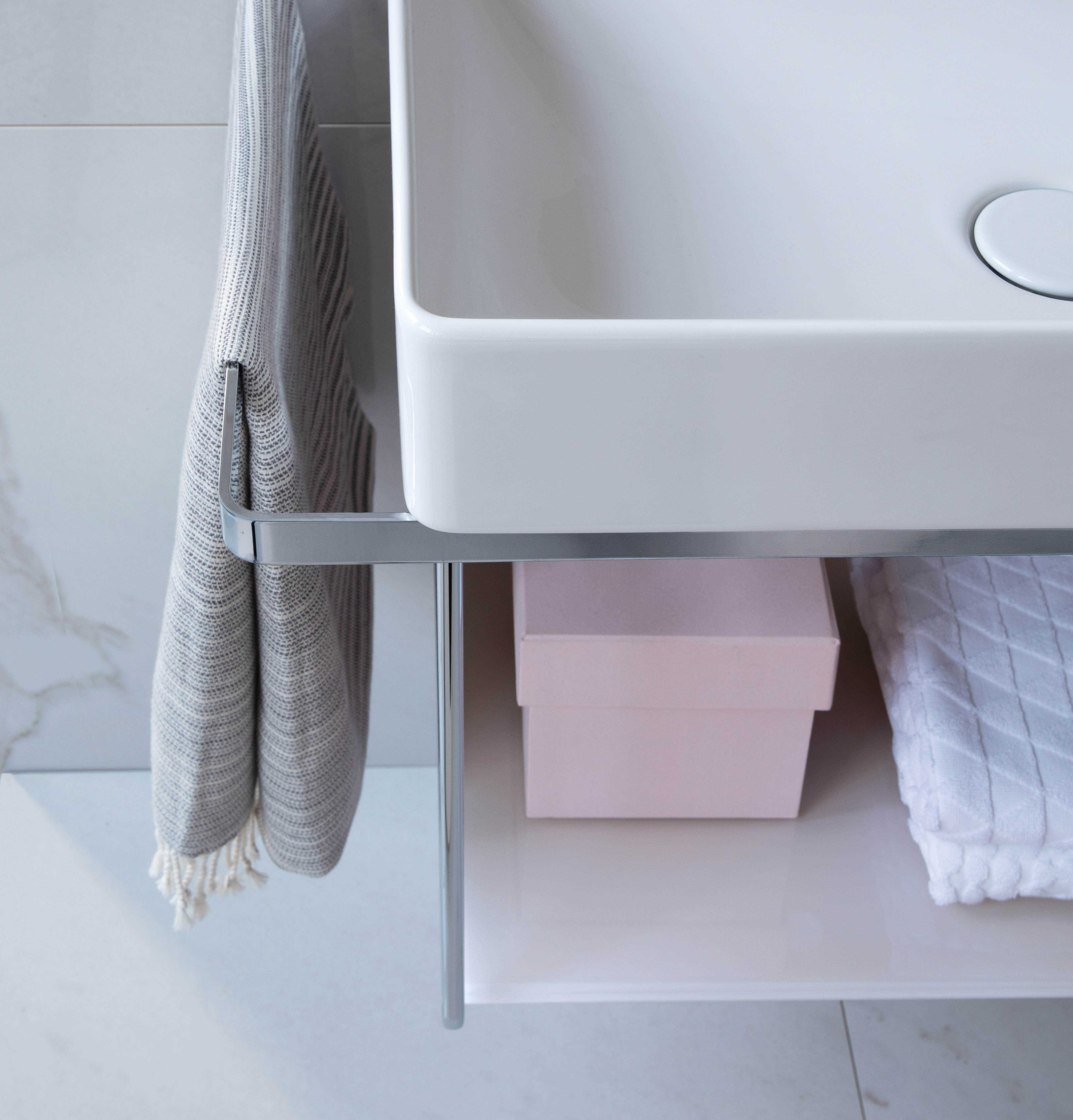 Asciugamano appeso al sostegno metallico DuraSquare