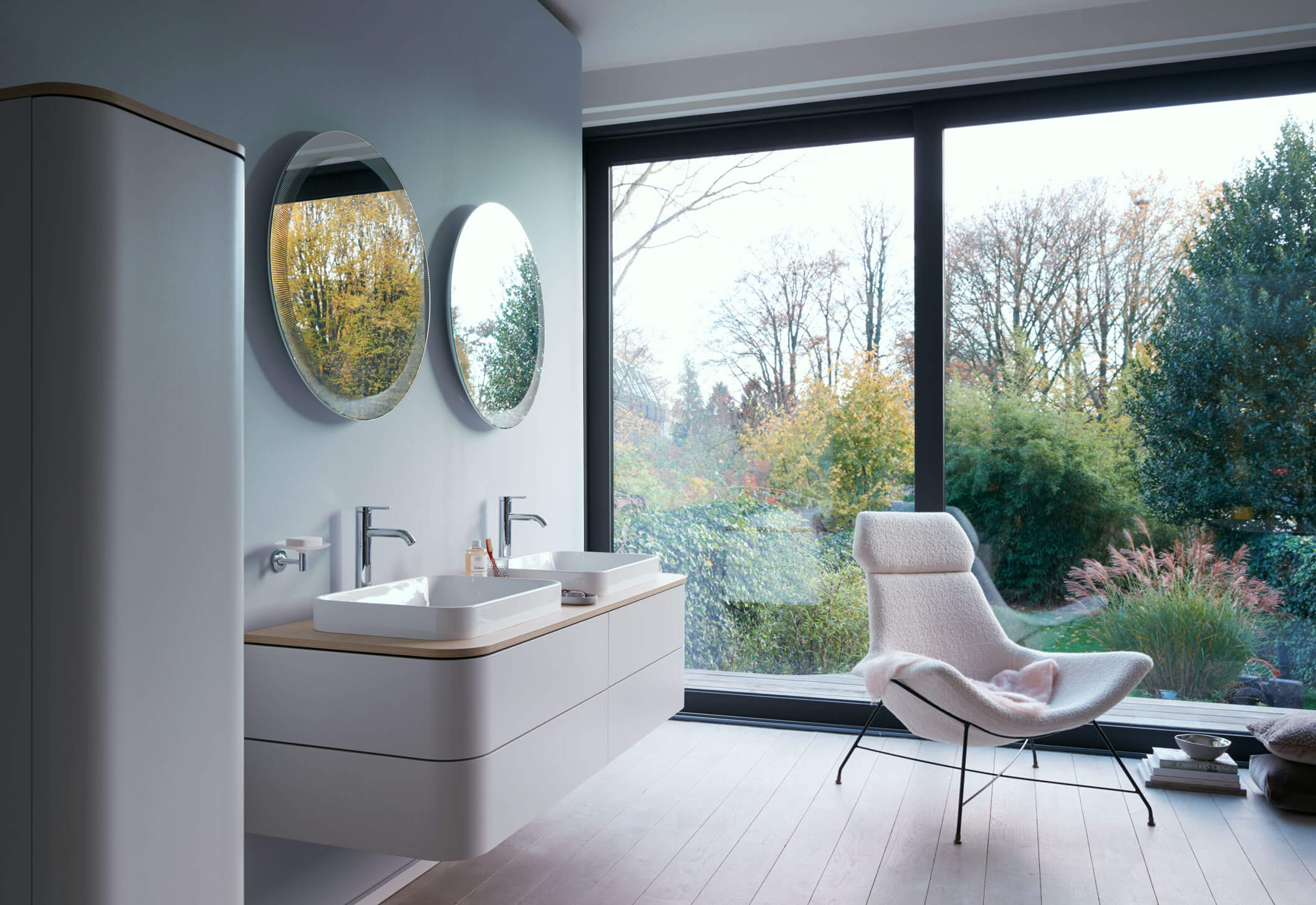 Helles Bad mit Happy D.2 Plus Waschbeckenunterschrank