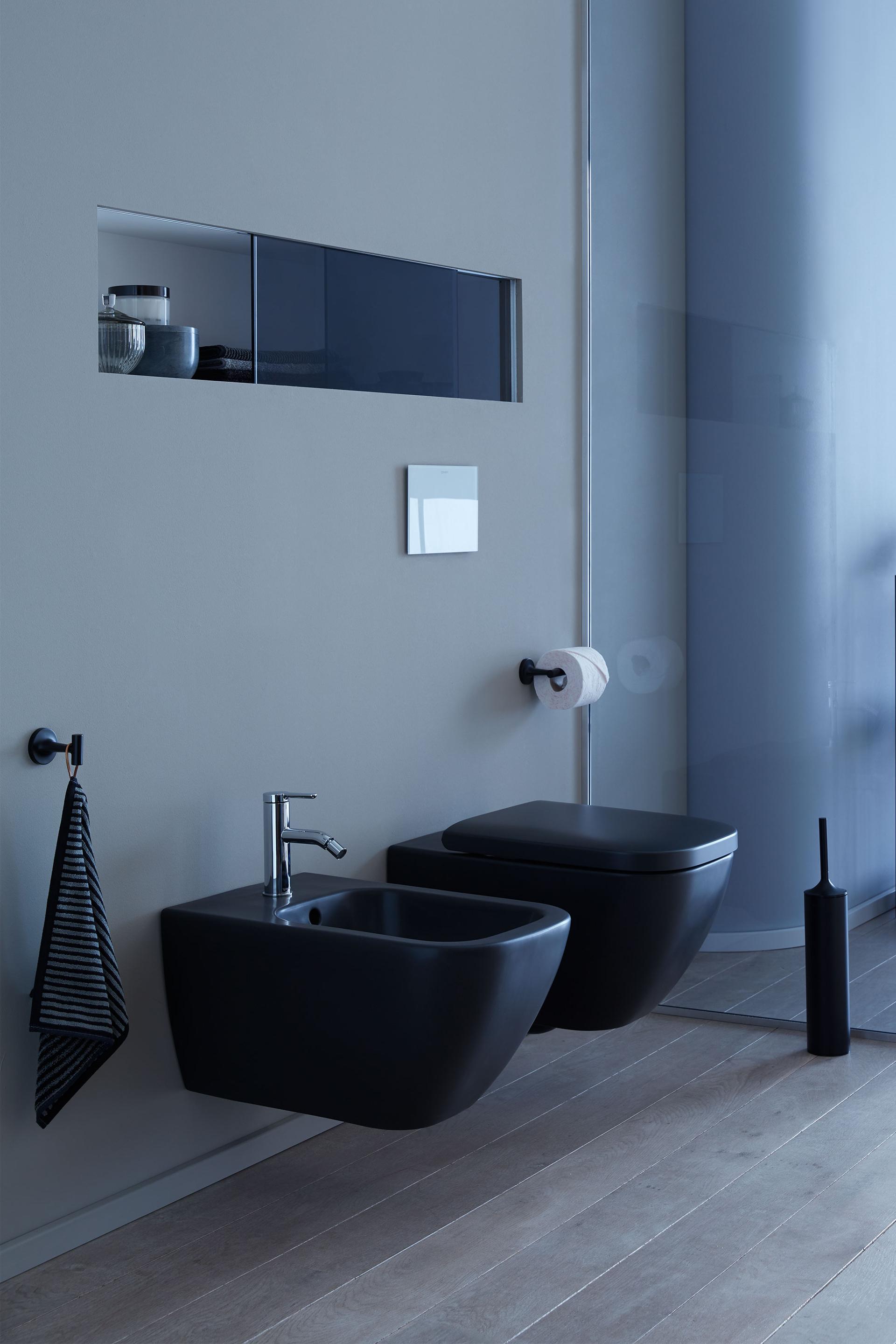 Bathroom with Happy D.2 Plus bidet and toilet black
