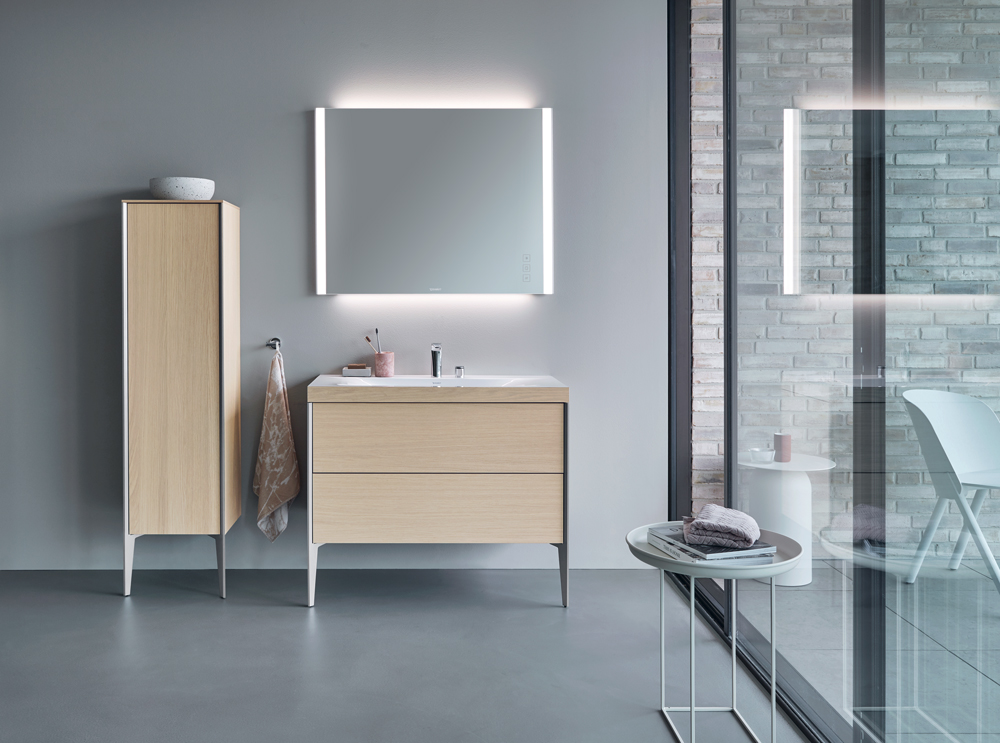 Modern bathroom with Xviu washbasin cabinet
