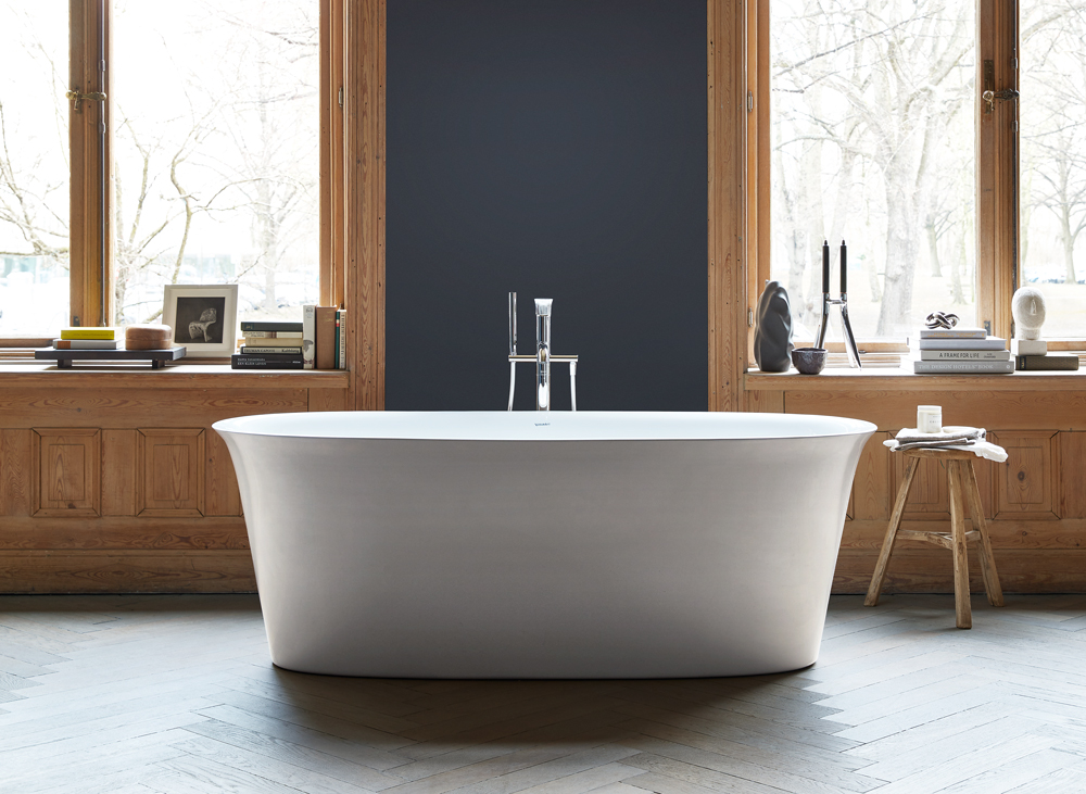 freestanding White Tulip Culture bathtub
