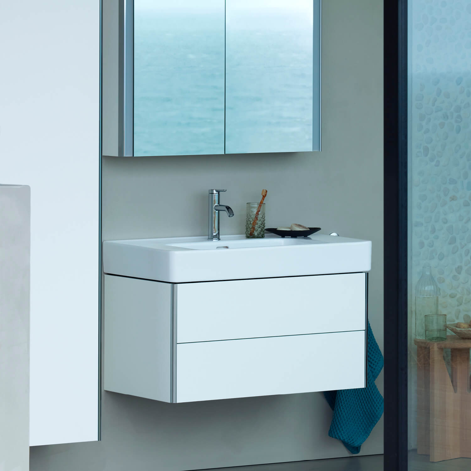 White Soleil washbasin with mirror
