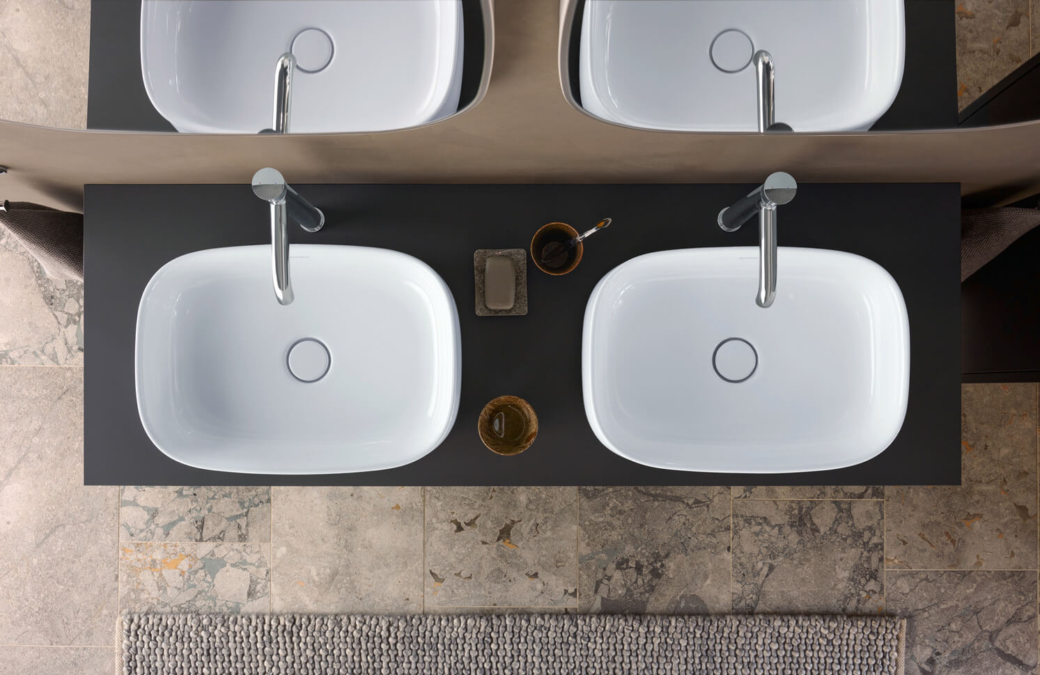 Washbasin with Zencha washbowl from above
