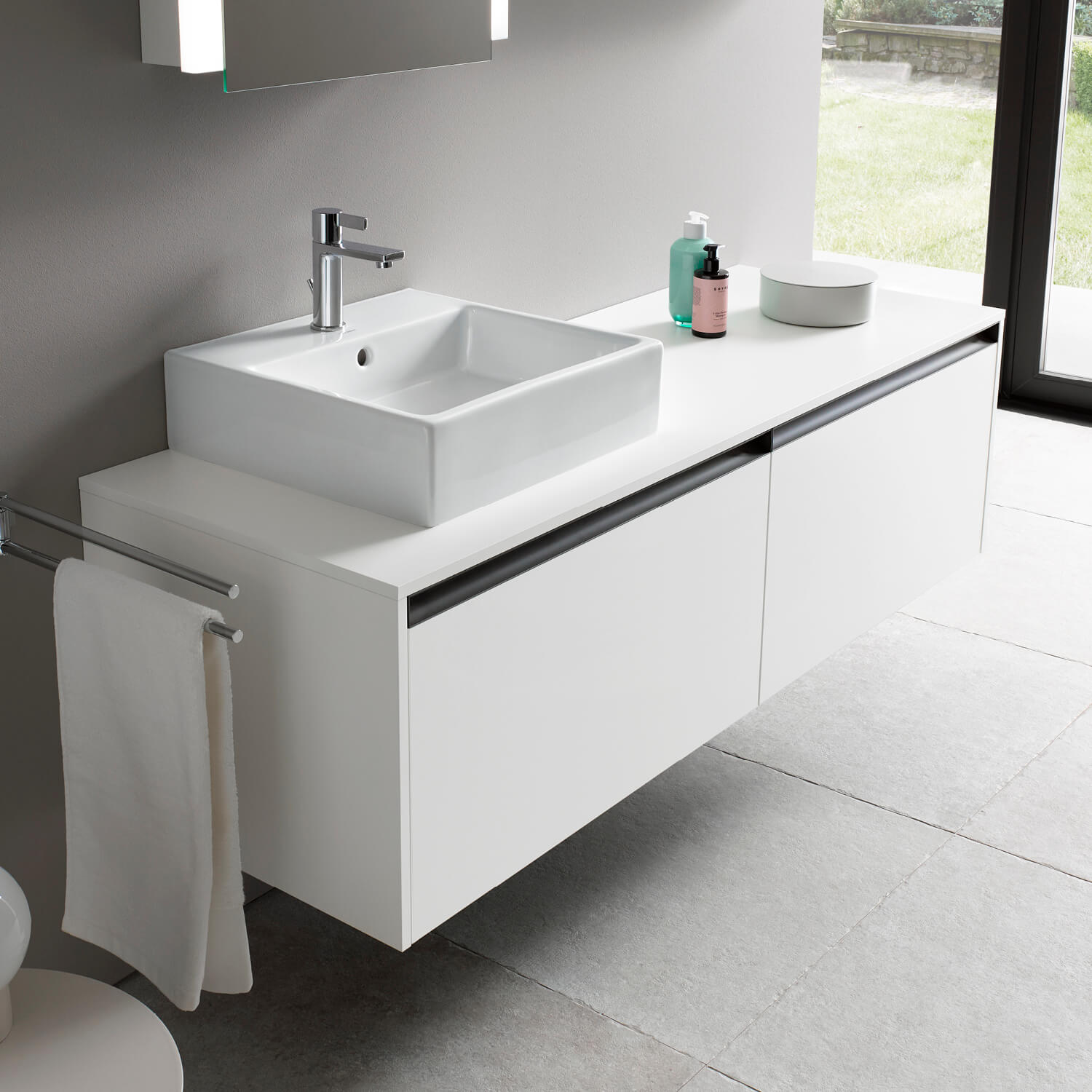 Vero Air washbasin mit Ketho.2 base cabinet
