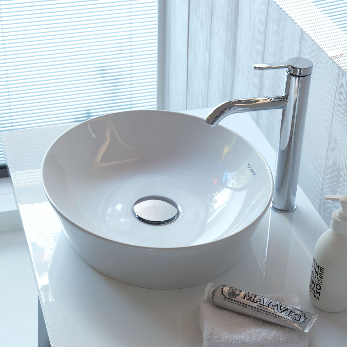 Cape Cod countertop washbasin in round shape
