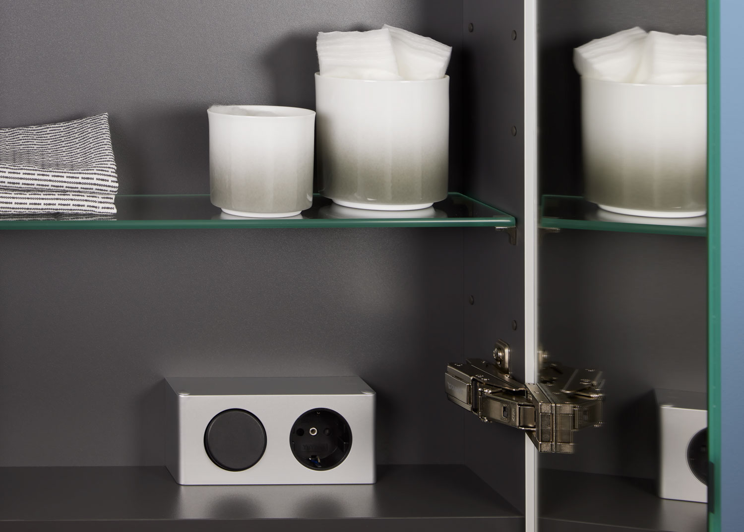 Socket and lights in Duravit mirror cabinet
