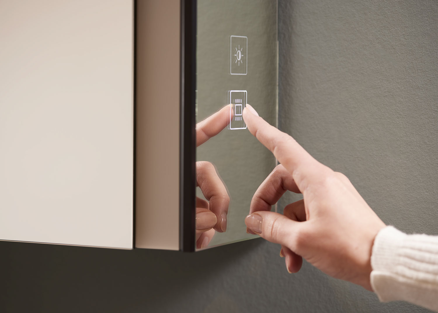 Functions of a Duravit mirror cabinet