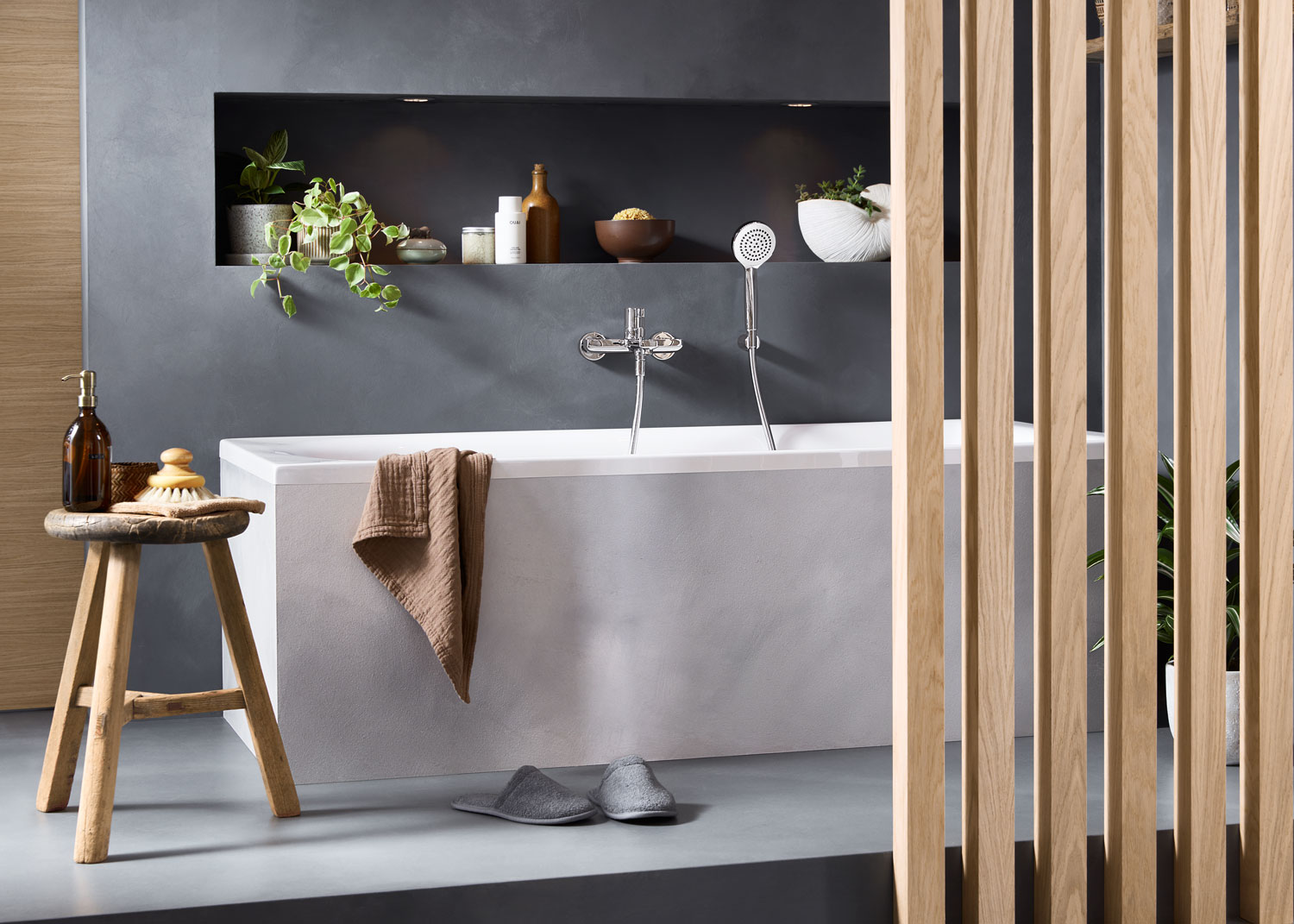 Modern bathroom with D-Neo Boho bathtub
