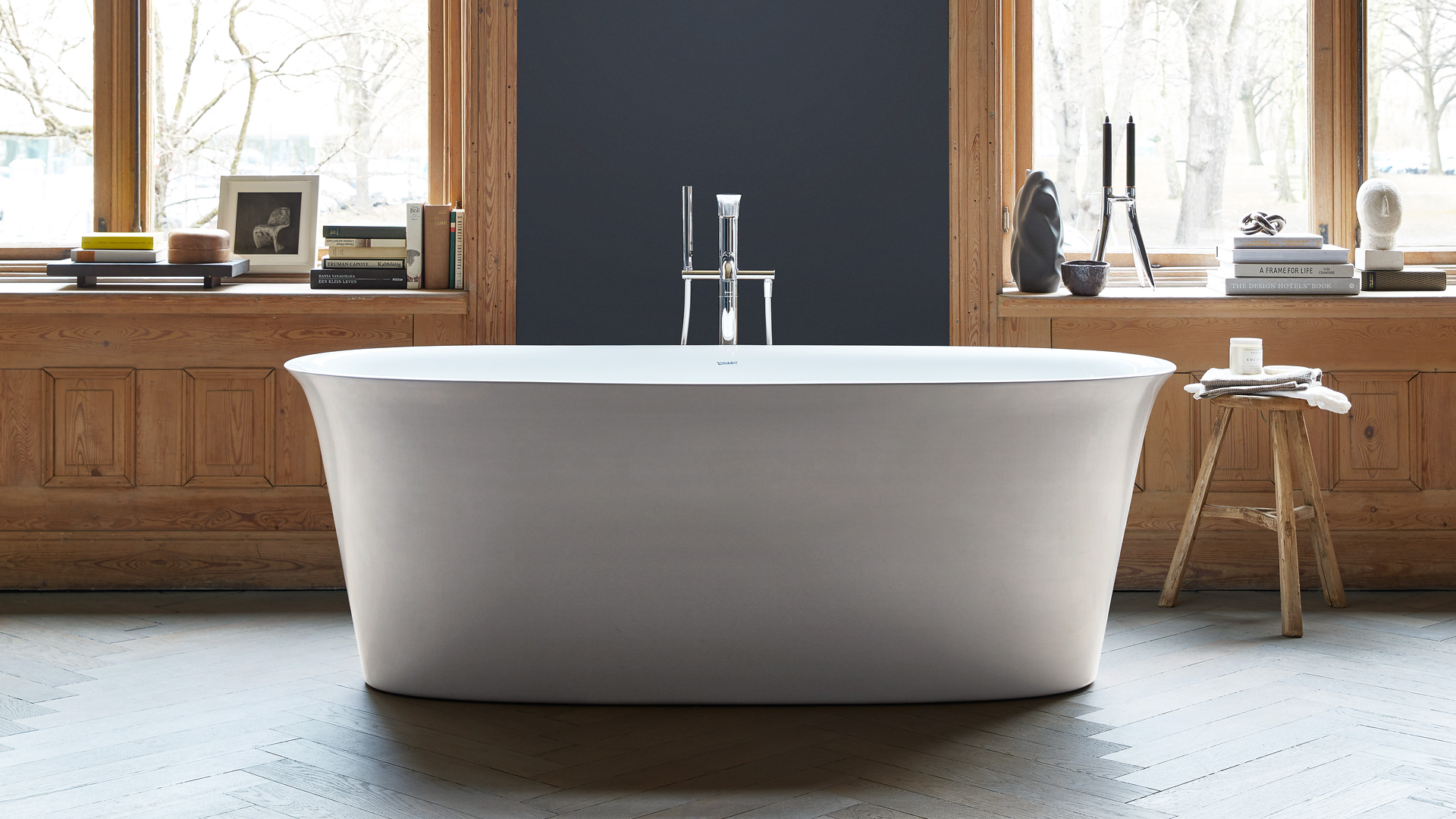 Freestanding WhiteTulip acrylic bathtub
