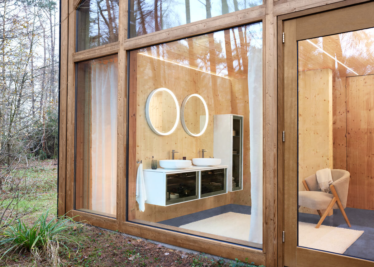 Wooden house with view of the washing area
