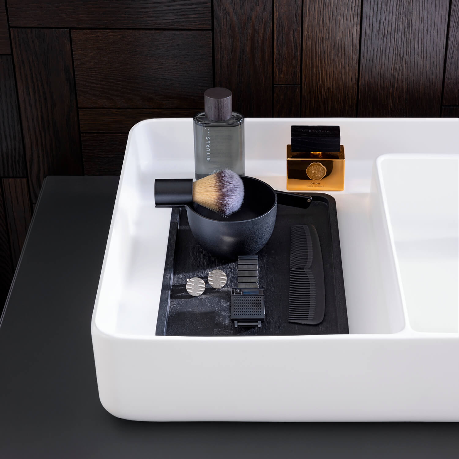 Bento Starck Box washbasin with plenty of space for care products