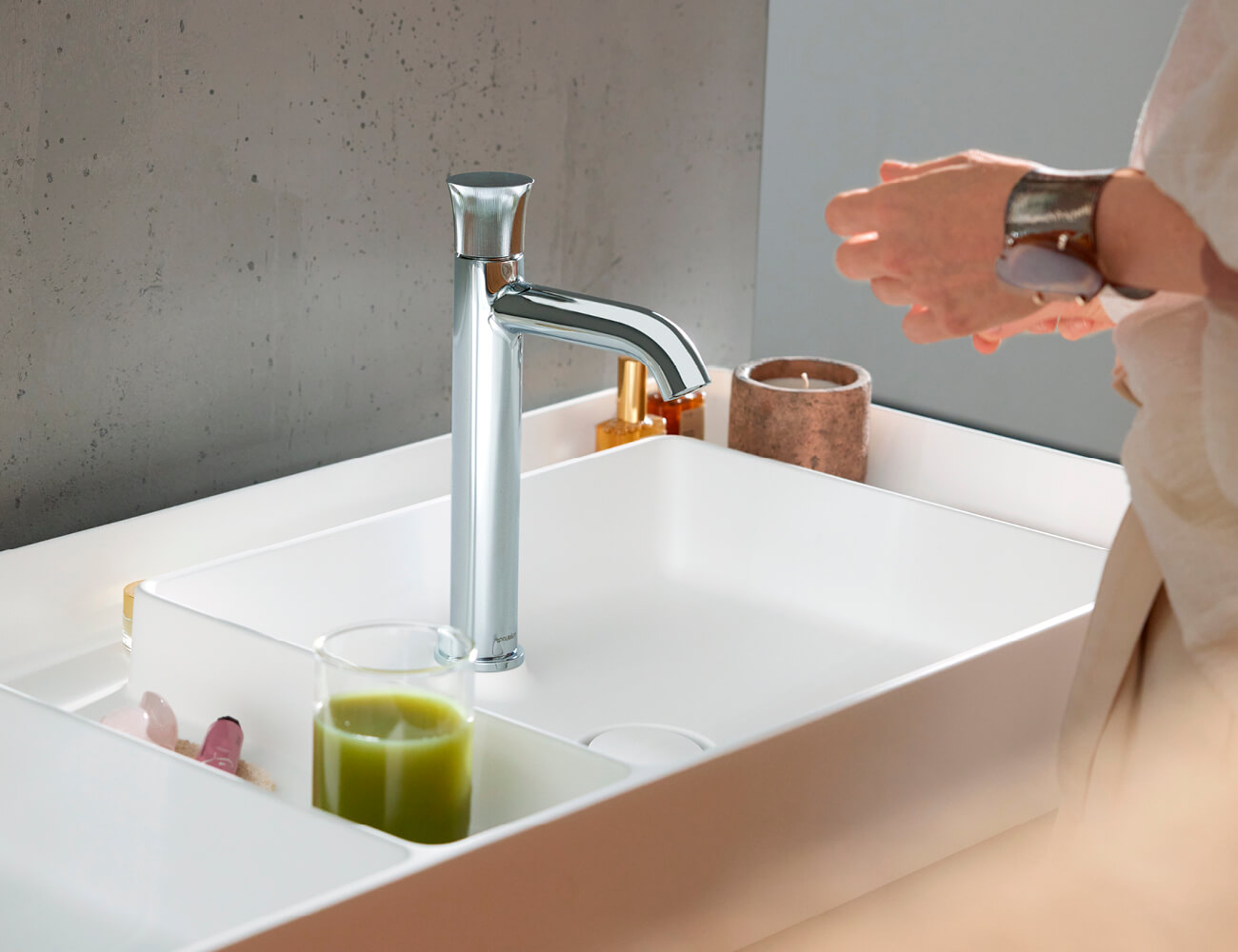 Bento Starck Box washbasin in combination with White Tulip faucet in chrome
