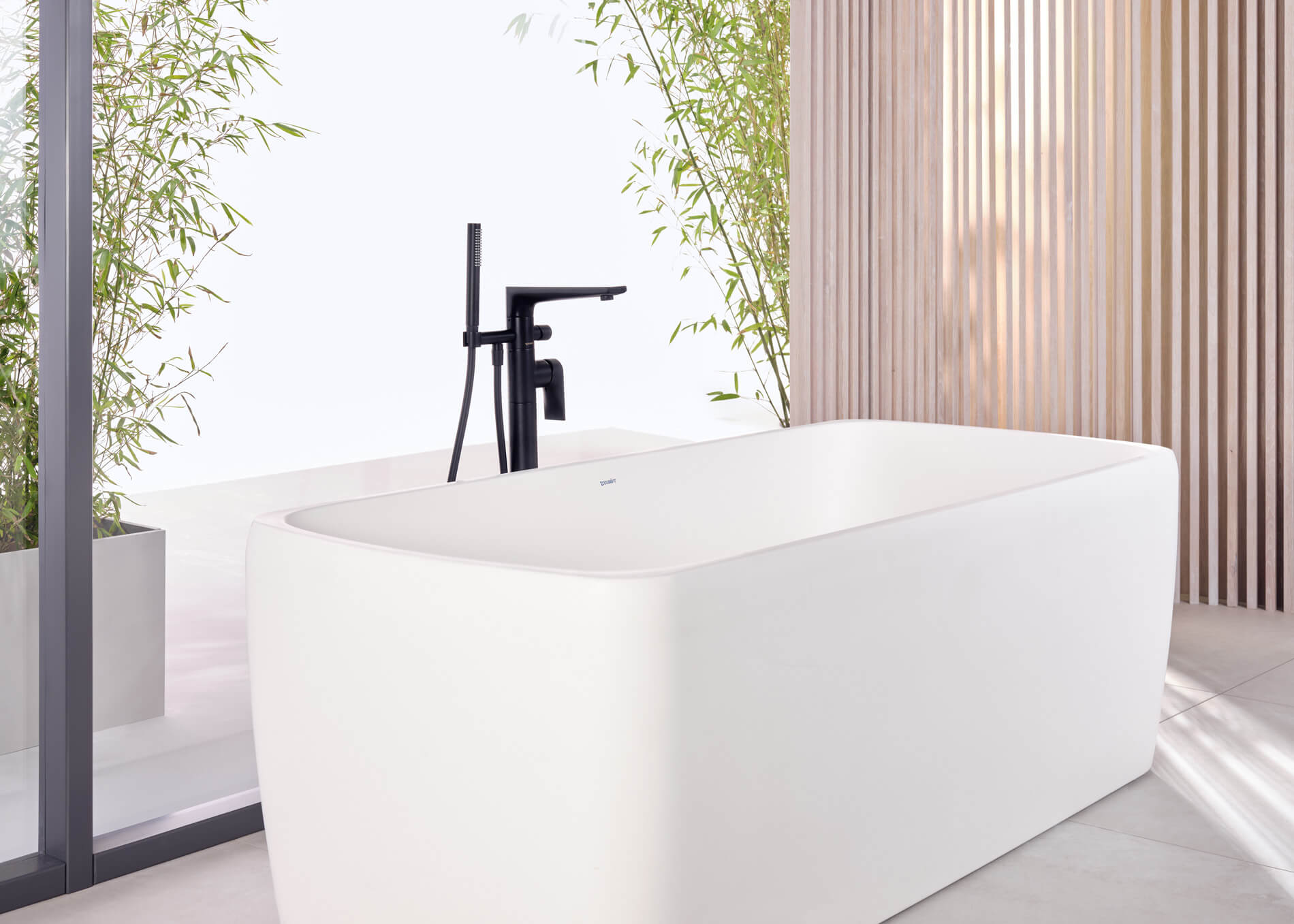 Freestanding Qatego bathtub
