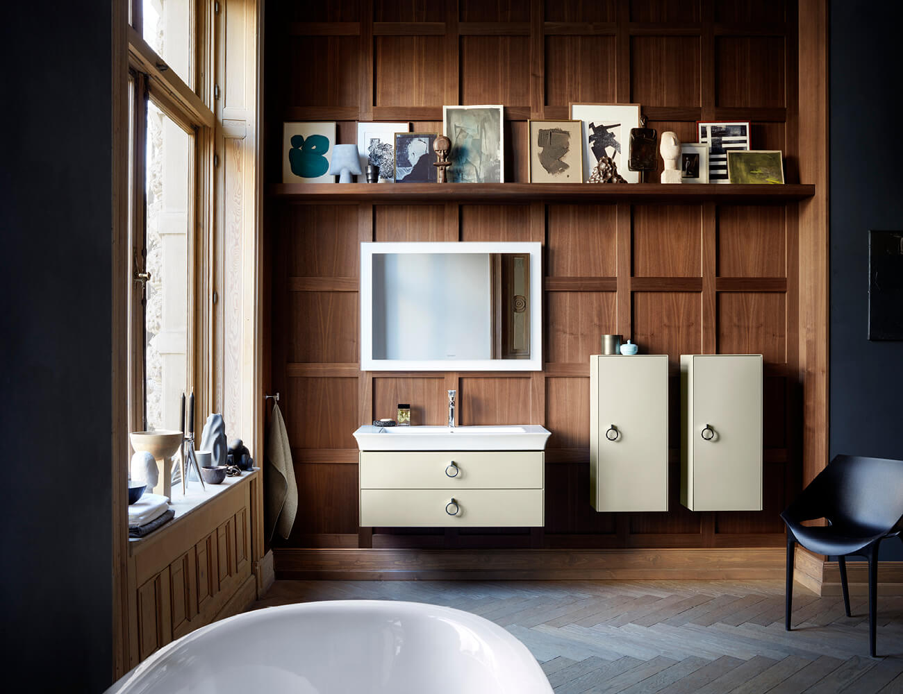 Bathroom with White Tulip Bathroom Furniture
