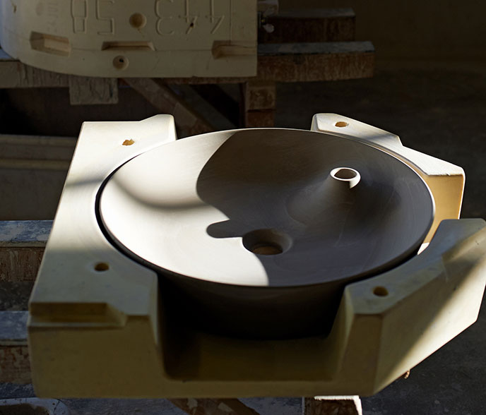 Washbasin with DuraCeram®
