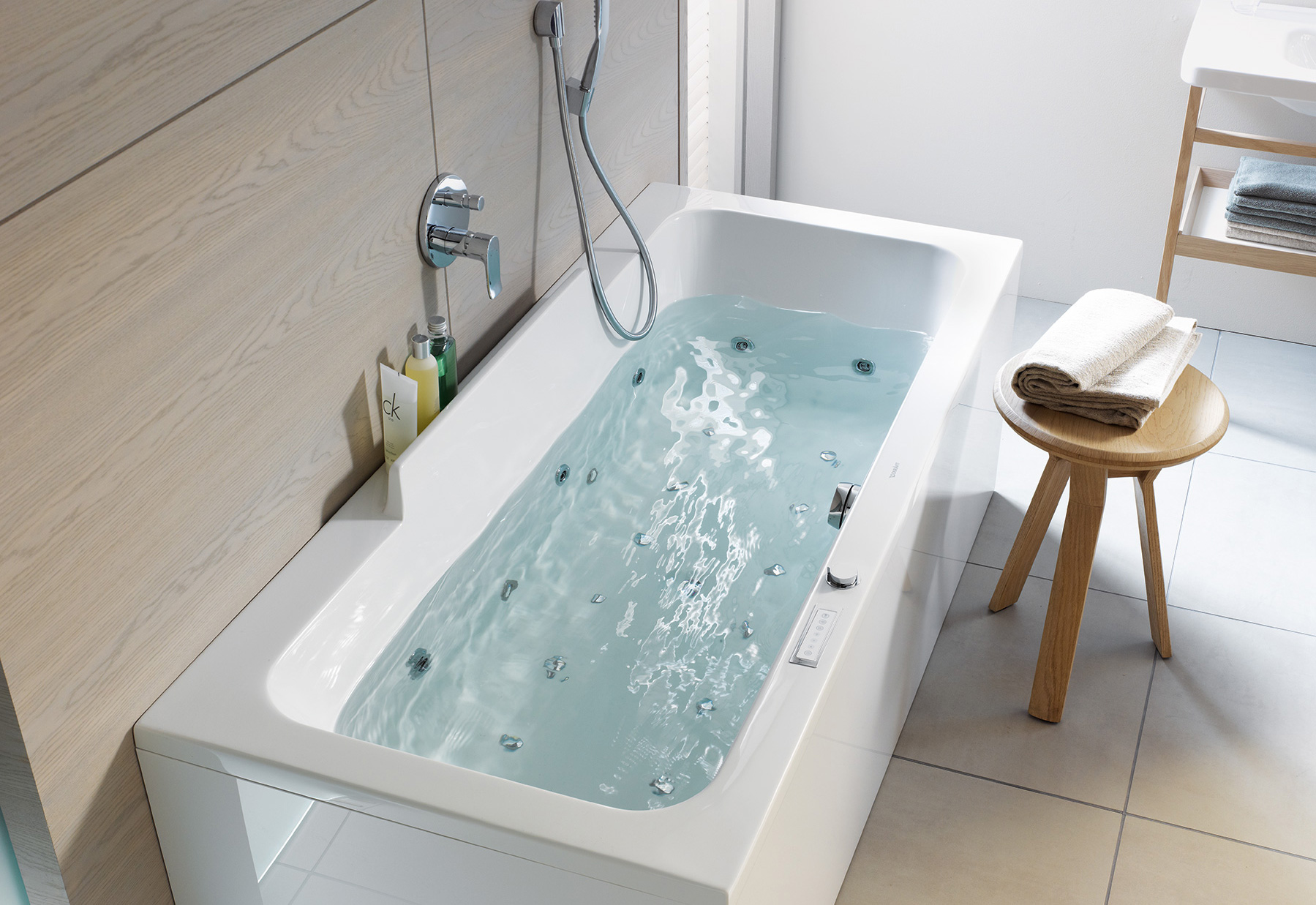 DuraStyle bathtub with whirlpool system
