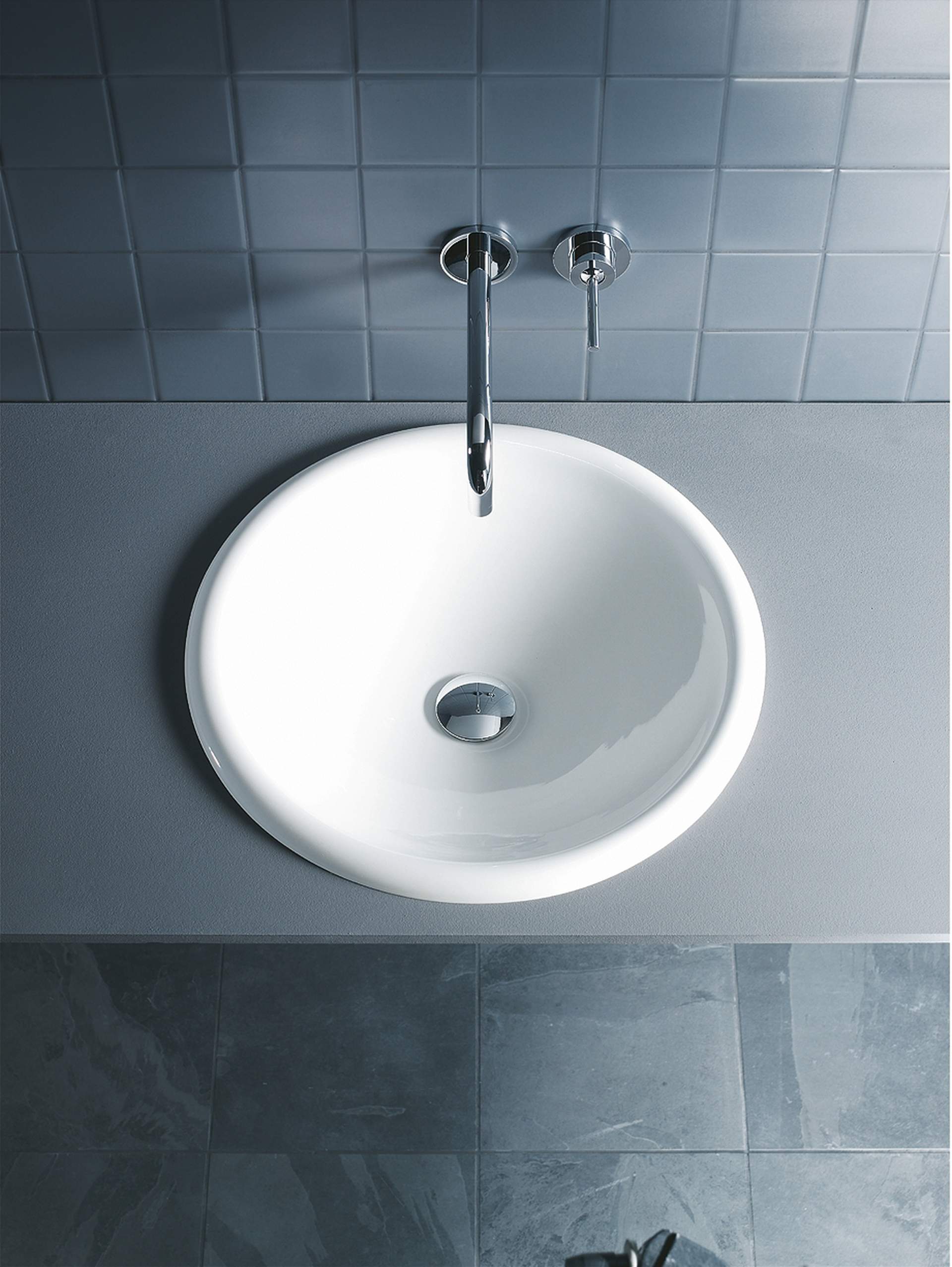 Bagno senza barriere con vaso alto