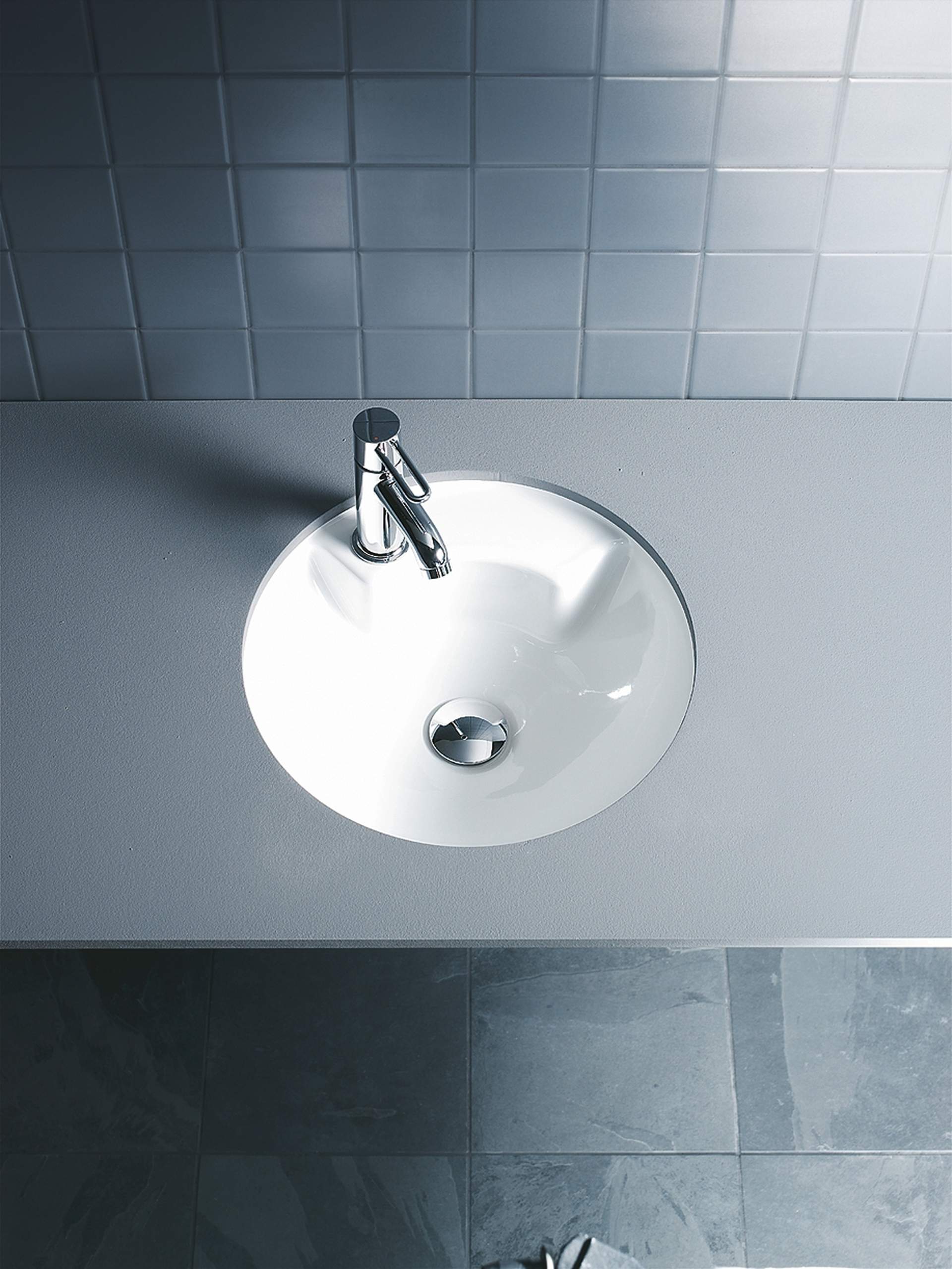 Barrier-free bathroom with height toilet