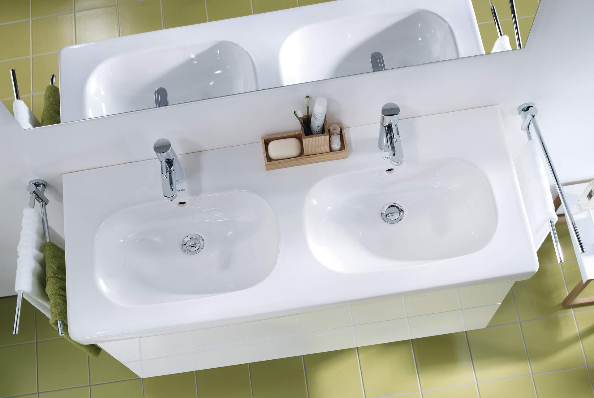 Bagno senza barriere con vaso alto