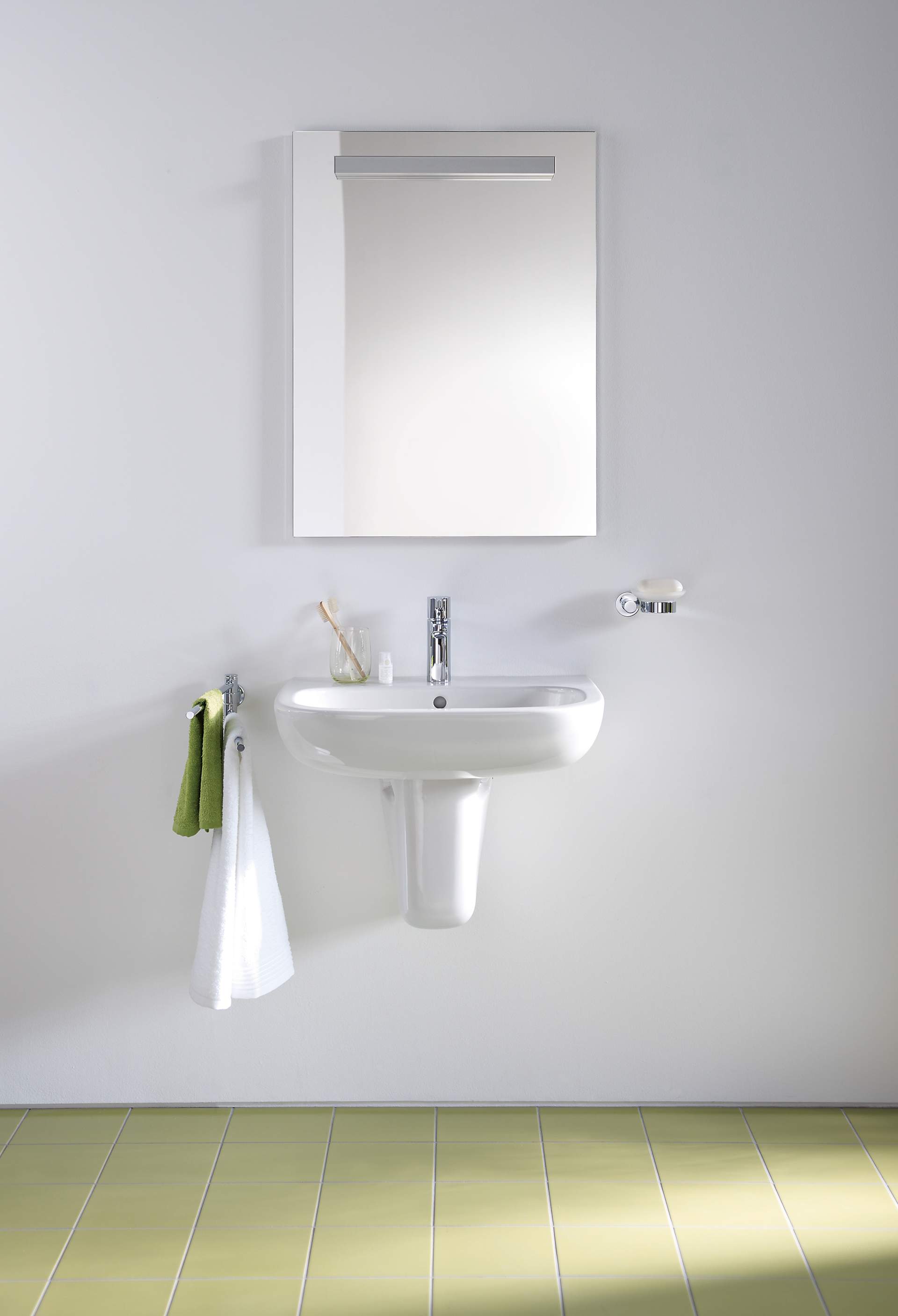 Łazienka bez barier z podwyższoną miska toaletową