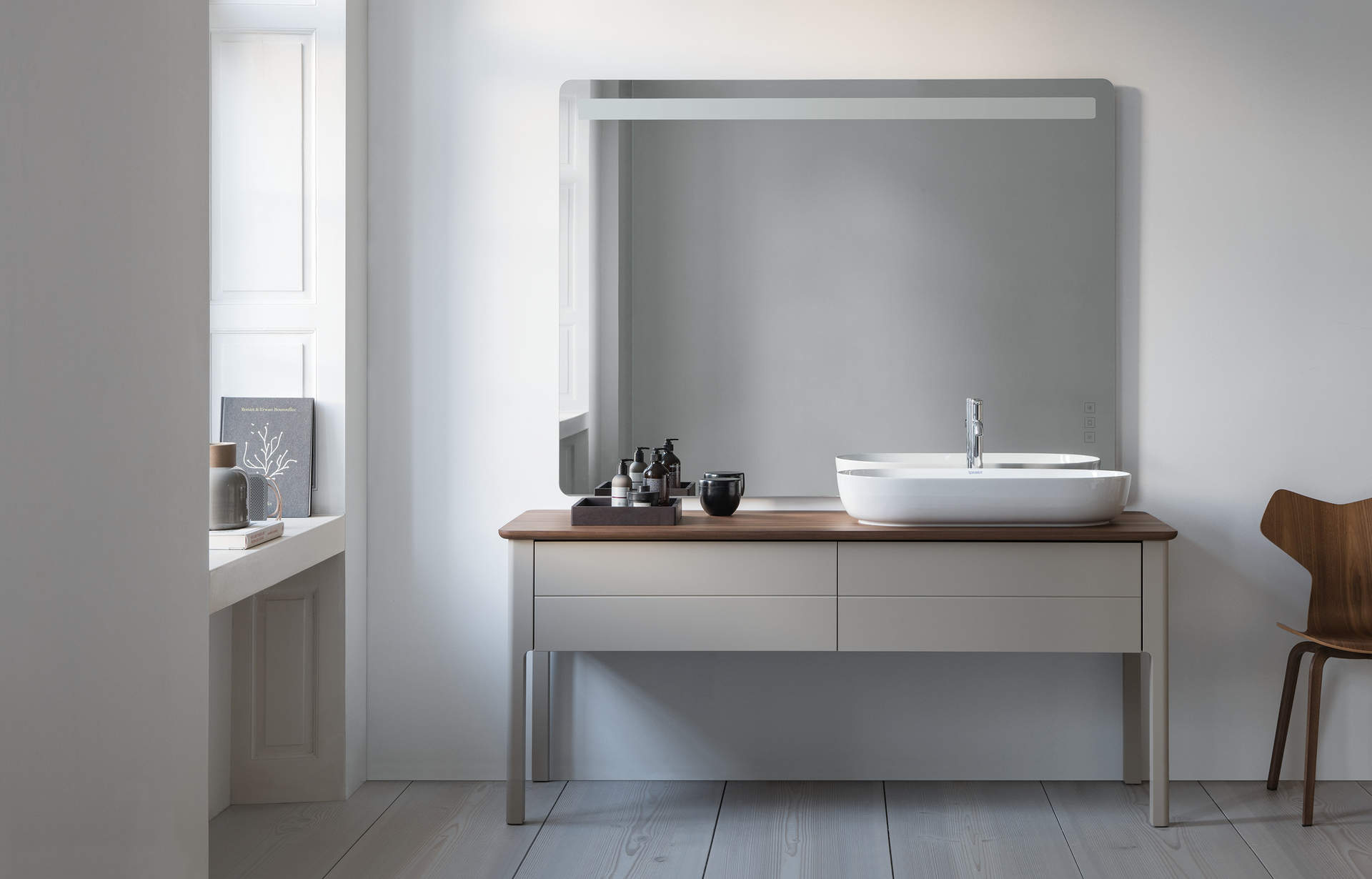 Bagno senza barriere con vaso alto