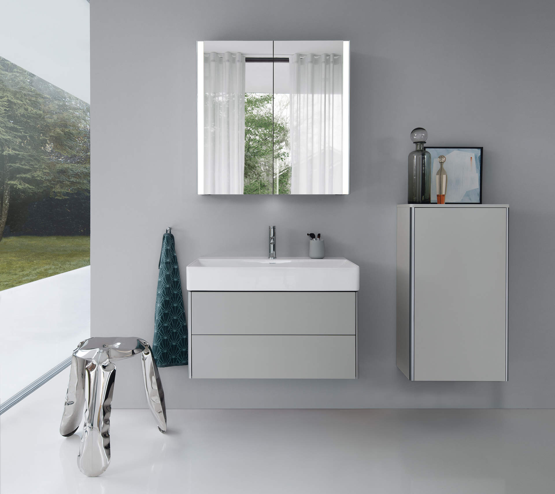 Bagno senza barriere con vaso alto